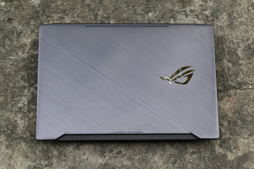 Asus ROG Strix Scar GL703 Core i7-8750H 17.3 FHD Windows 10